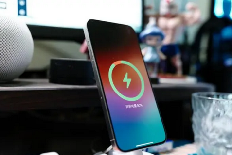 内江苹果15换屏服务分享用什么充电器给iPhone15充电更好 